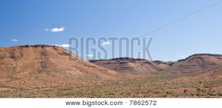 Desolada paisagem panorâmica do árido Karoo