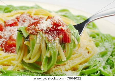 Spaghetti con Tomatosauce e parmigiano