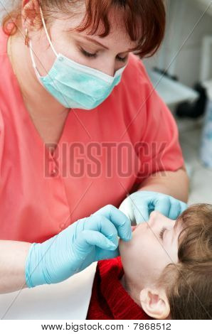 Diş hekimi doktor Ortodonti doktora muayene