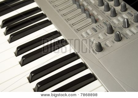 Gros plan de synthétiseur