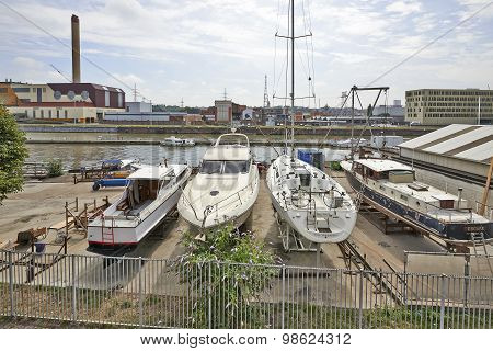 Boat Maintenance  At The Brussels Port