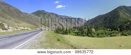 Beautiful panorama of Chuysky Trakt in Altai Mountains.