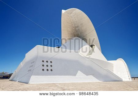 Auditorio de Tenerife - futuristic and inspired in organic shapes building