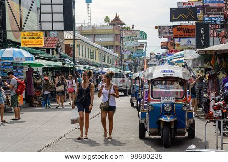 Tourists Walk Along Backpacker Haven Khao San Road And Tuktuk in Bangkok