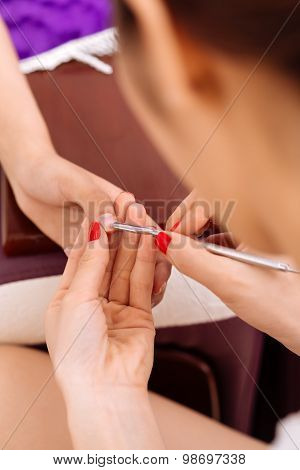 Using Cuticle Pusher