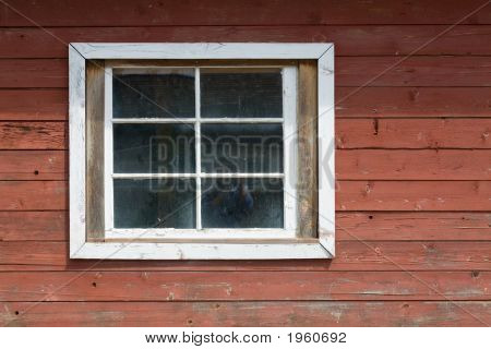 Finestra e parete in legno