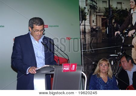 Bürgermeister der Stadt bei einem politischen treffen 07