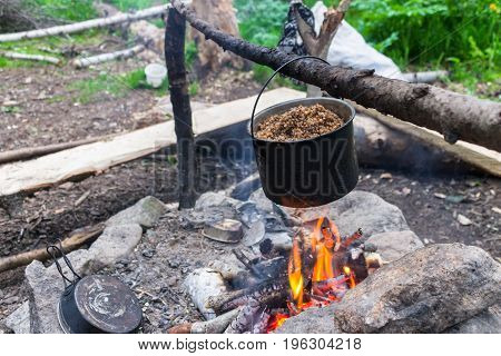 Cooking with open fire in the open air