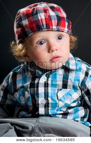 Cool chlapce s víčkem