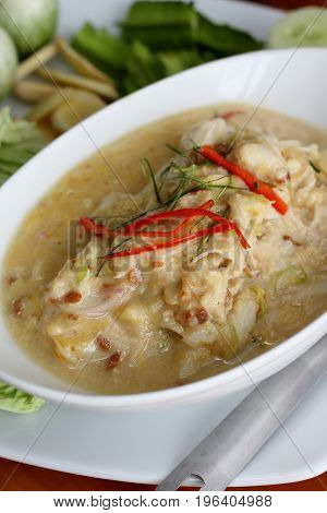 stew crab with coconut milk dip with fresh vegatables