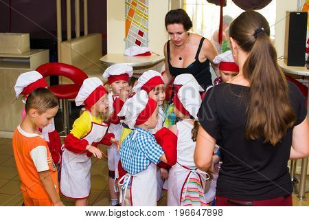 Alchevsk, Ukraine - July 23, 2017: School Cook For Children. Active Games With Children In The Form