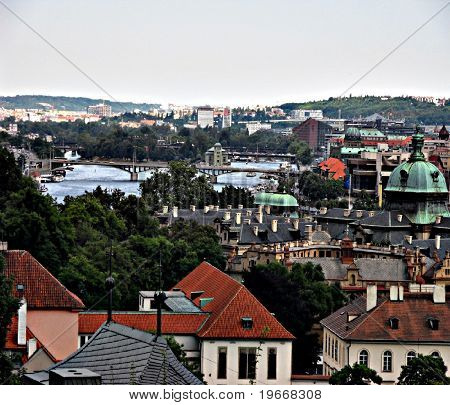 Vacker stadsutsikt på Praha