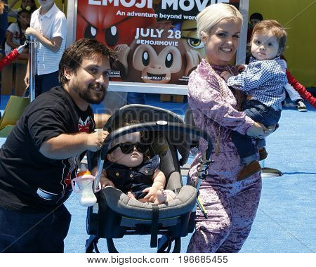 LOS ANGELES - JUL 23:  Joe Gnoffo, Penelope Charlevoix Gnoffo, Terra Jole and Grayson Gnoffo at 