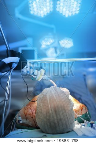 Patient on the table under the sugical lamp concept of emergency medical services.
