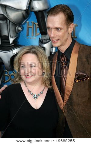 UNIWERSALNE CITY, CA - 24 czerwca: Aktor Doug Jones (r) z żoną Laurie udział 34 roczne Satur