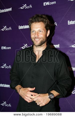 SAN DIEGO, CA - 26 července: Herec Jamie Bamber účastní každoroční Comic Con International SciFi kanál