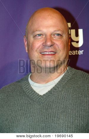 ซานดิเอโก CA - 24 กรกฎาคม: Michael Chiklis มาที่ฝ่าย SyFy/EW 24 กรกฎาคม 2010 ที่จัดขึ้นที่ห้องพักส