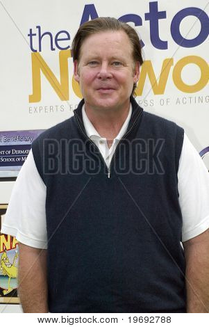 TARZANA, CA - APRIL 18: Joel Murray anländer till den 8: e årliga 