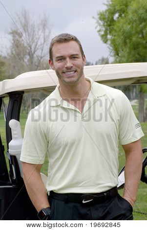 TARZANA, CA - 18. dubna: Eric Martsolf dorazí na 8 roční 