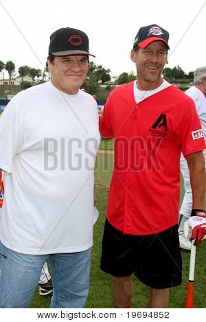 MALIBU, CA - 10 lipca: Pete Rose & James Denton w 2010 Steve Garvey lato Softball klasyczne Eddy