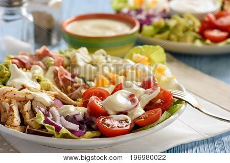 Salad cobb- avocado, tomatoes, bacon, chicken and onion.