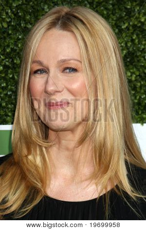 LOS ANGELES - JUL 28: Laura Linney dorazí na části turné letní Press 2010 CBS, CW, Showtime