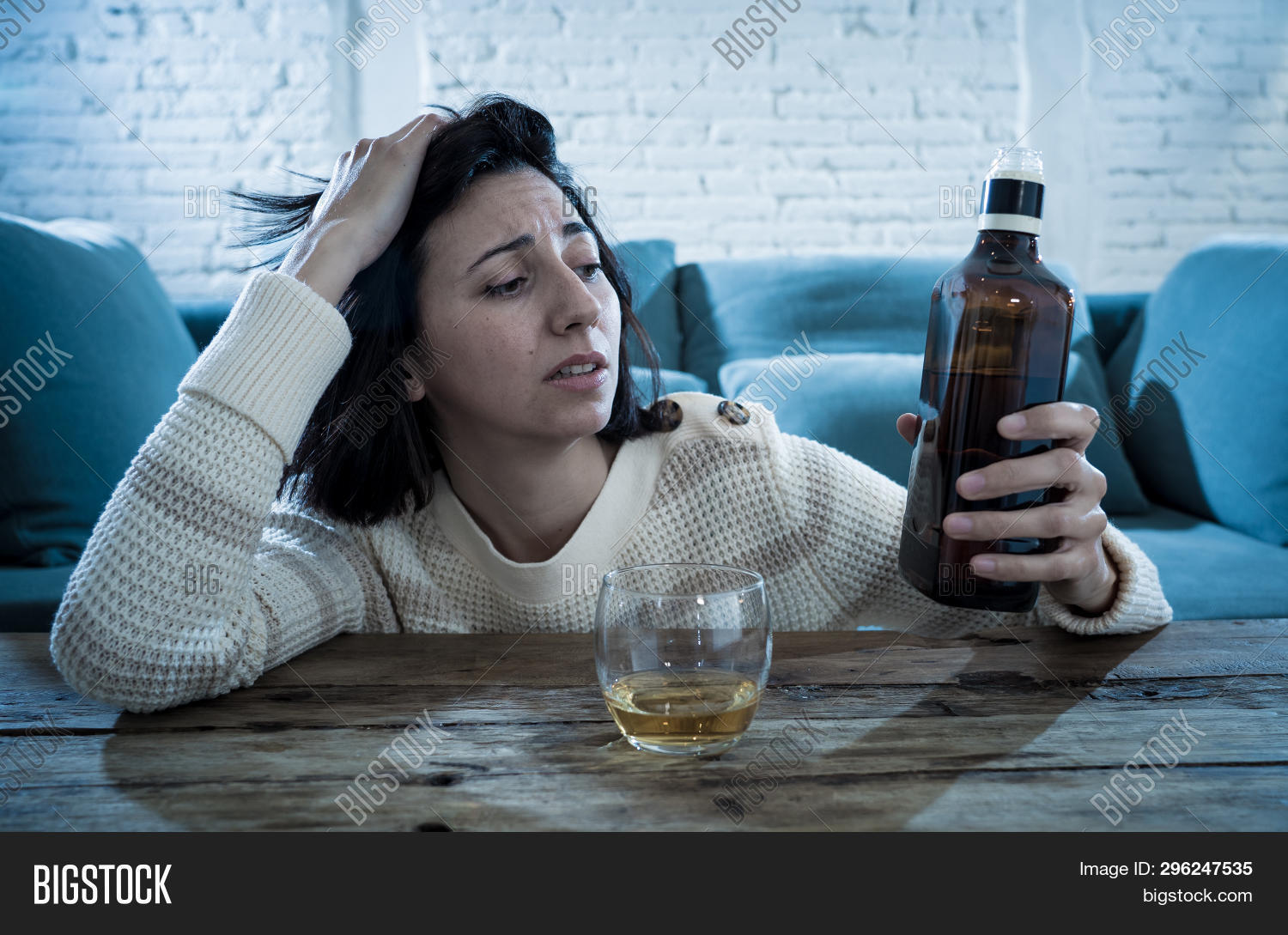 алкоголизм слабость. кто такой алкоголик. алкогольная зависимость. пьющий мужчина. алкоголизм алкоголизм.