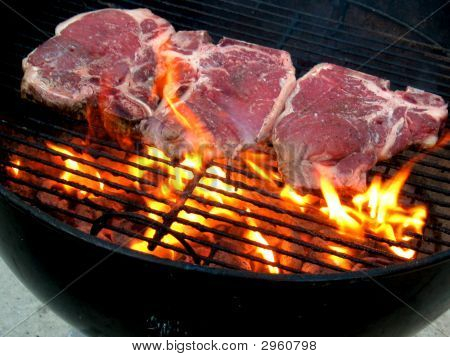 Tűz alatt grillezés T-Bone Steak