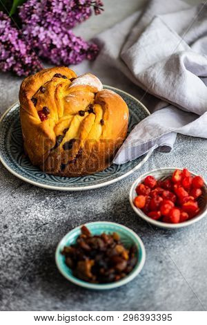 Easter Cake Craffin