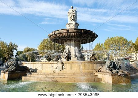 Aix-en-provence, France - October 18, 2017 : The Famous Fountain Rotonde At The Base Of The Cours Mi