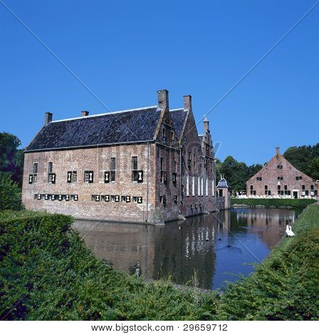 die Menkemaborg in Uithuizen eine Burg
