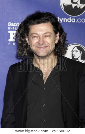 SANTA BARBARA - 3 lutego: Andy Serkis przybywa Awards 2012 rocka wirtuozów w Arlington Theater 