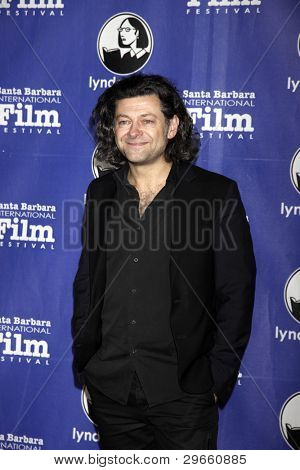 SANTA BARBARA - 3 lutego: Andy Serkis przybywa Awards 2012 rocka wirtuozów w Arlington Theater 