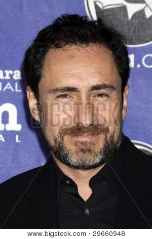 SANTA BARBARA - 3 lutego: Demian Bichir przybywa Awards 2012 rocka wirtuozów w Arlington Theate