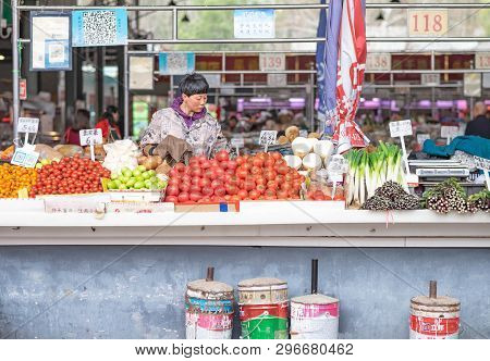 Wuhan, Hubei / China - March 19 2019: Unspecificwoman Sells The Vegetables At The Local Market Of Wu
