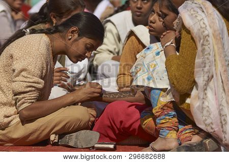 Nagaur, Rajasthan, India - February 14, 2008: Girls Decorating Hands With Henna During The Annual Li