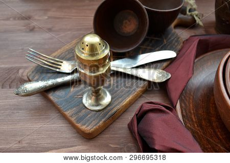 Empty Plates. Rustic Pottery And Home Interior Decor. Antique Metal