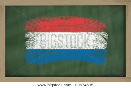 Nationale vlag van Holland op Blackboard geschilderd met krijt