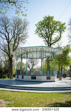 Music Kiosk In The Garden Of Champs elysees, Paris. Kiosque Des Champs-elysées