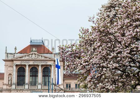 Zagreb, Croatia - April, 2018: People In Front Of Glavni Kolodvor The Main Railway Station In Zagreb