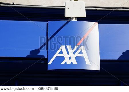 Bordeaux , Aquitaine / France - 11 11 2020 : Axa Logo And Text Sign Front Of Agency French Multinati