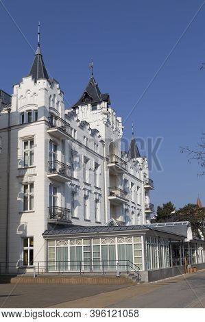 Zinnowitz, Germany - April 20, 2014: Old Villa With Balcony At The Promenade Of Zinnowitz, Usedom, G