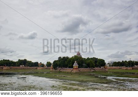 Madurai, India - November 02, 2018: Vandiyur Mariamman Temple Or Maariamman Kovil Teppakulam In Madu