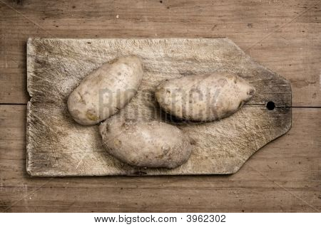 Kartoffeln auf alte Tabelle.