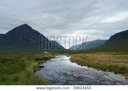 Rannoch มัวร์กับลำธารขนาดเล็ก