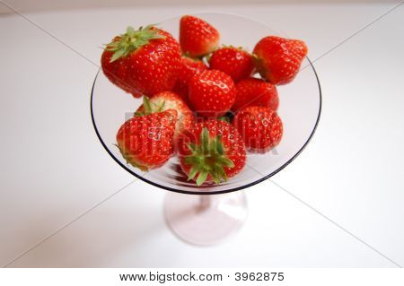 Strawberrys ในชามแก้ว