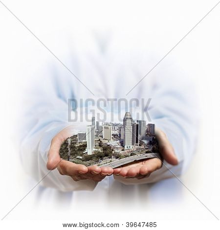 Immagine di un paesaggio urbano moderno nella mano di un uomo d'affari