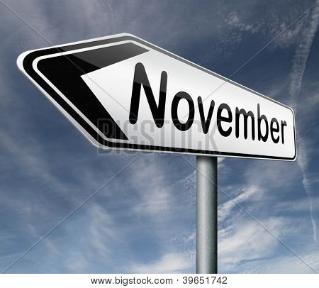 novembre pointant vers le mois prochain de la flèche de signe route automne année