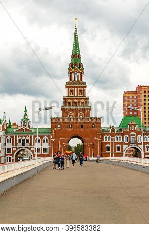 Yoshkar-ola, Mari El, Russia 30 July 2020: Kremlin Spasskaya Tower Rayny Day, Walking People. Select