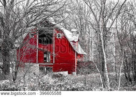 Grantsburg, Wi,, Usa, October 24, 2020. A Red Barn In Early Winter.